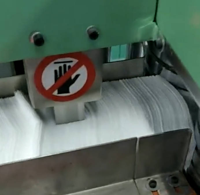 无纺布湿巾折叠机