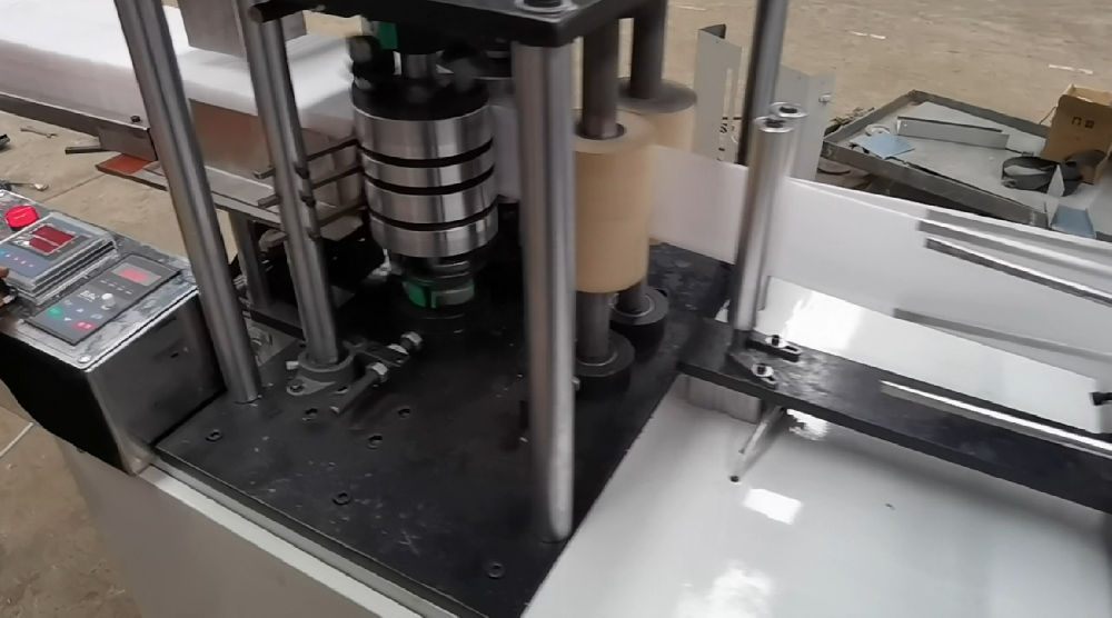 高速医用无纺布折叠机规格：四英寸