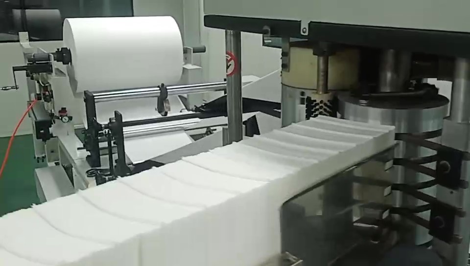 300木浆无纺布折叠机